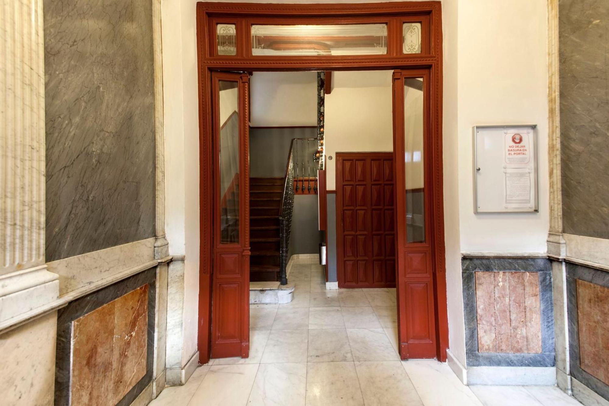 Apartamentos Day Madrid San Antonio Centro Gran Via Sol Malasana Buitenkant foto