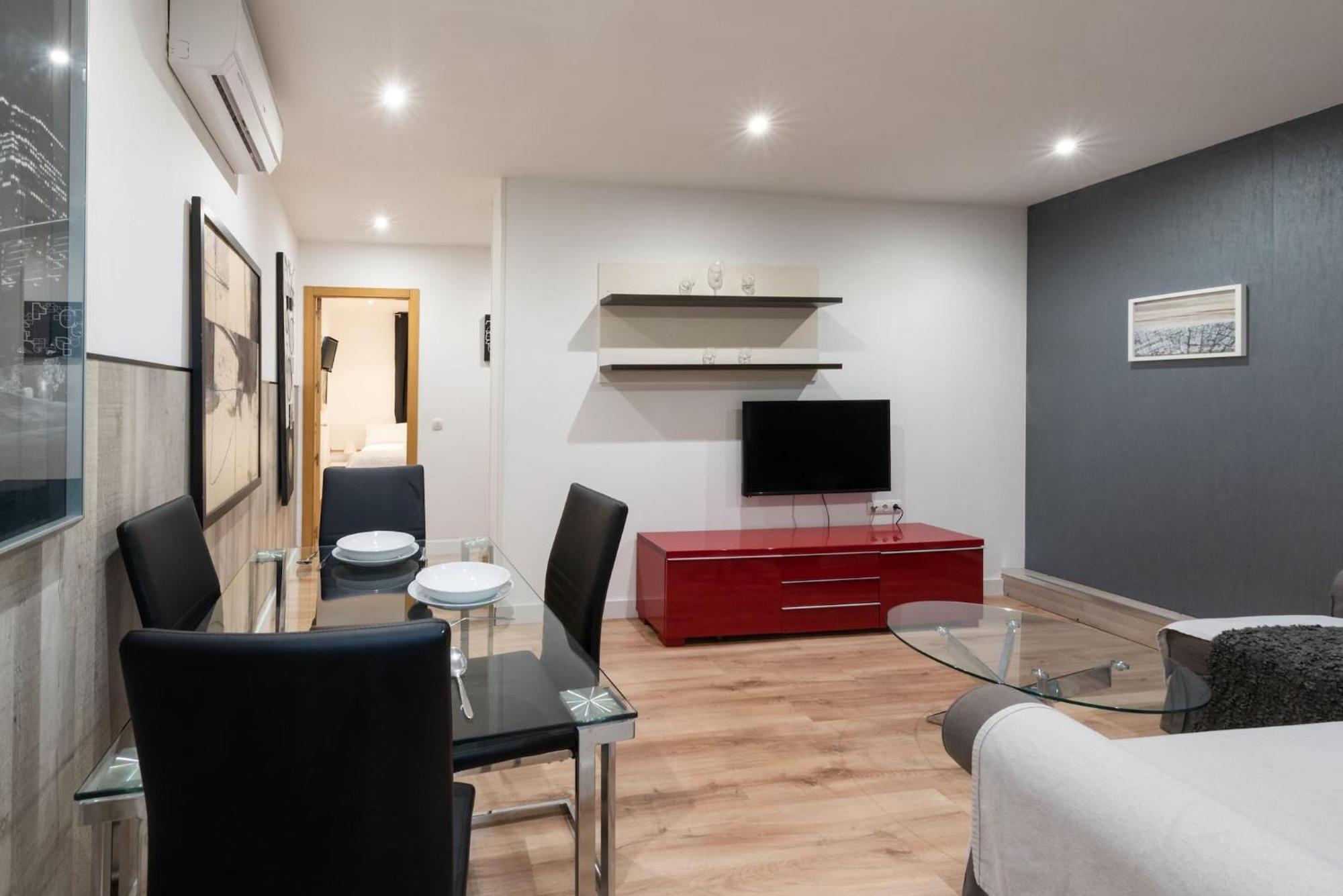 Apartamentos Day Madrid San Antonio Centro Gran Via Sol Malasana Buitenkant foto