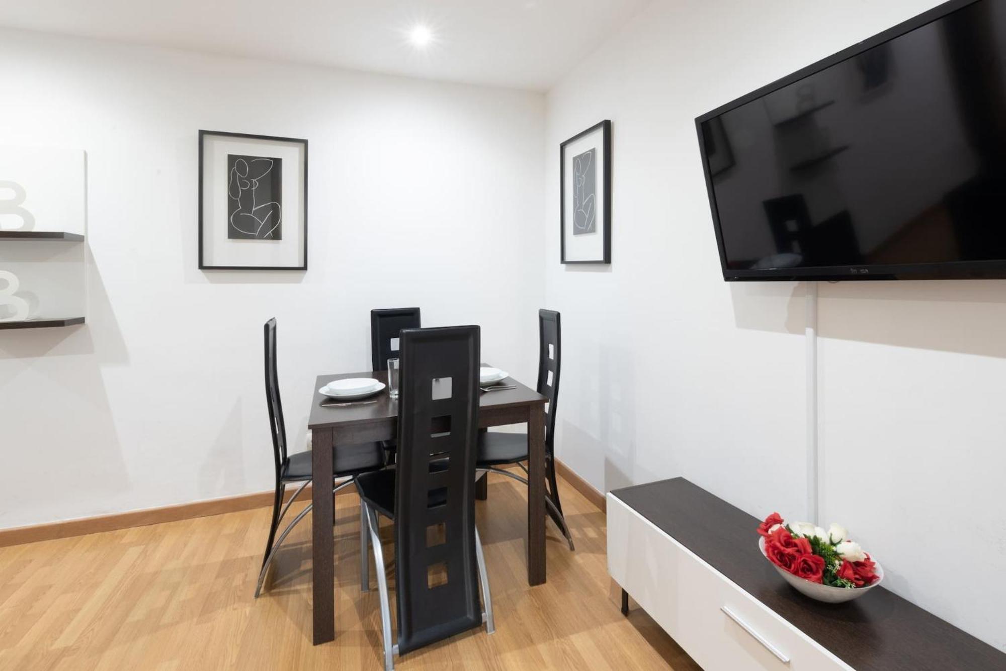 Apartamentos Day Madrid San Antonio Centro Gran Via Sol Malasana Buitenkant foto