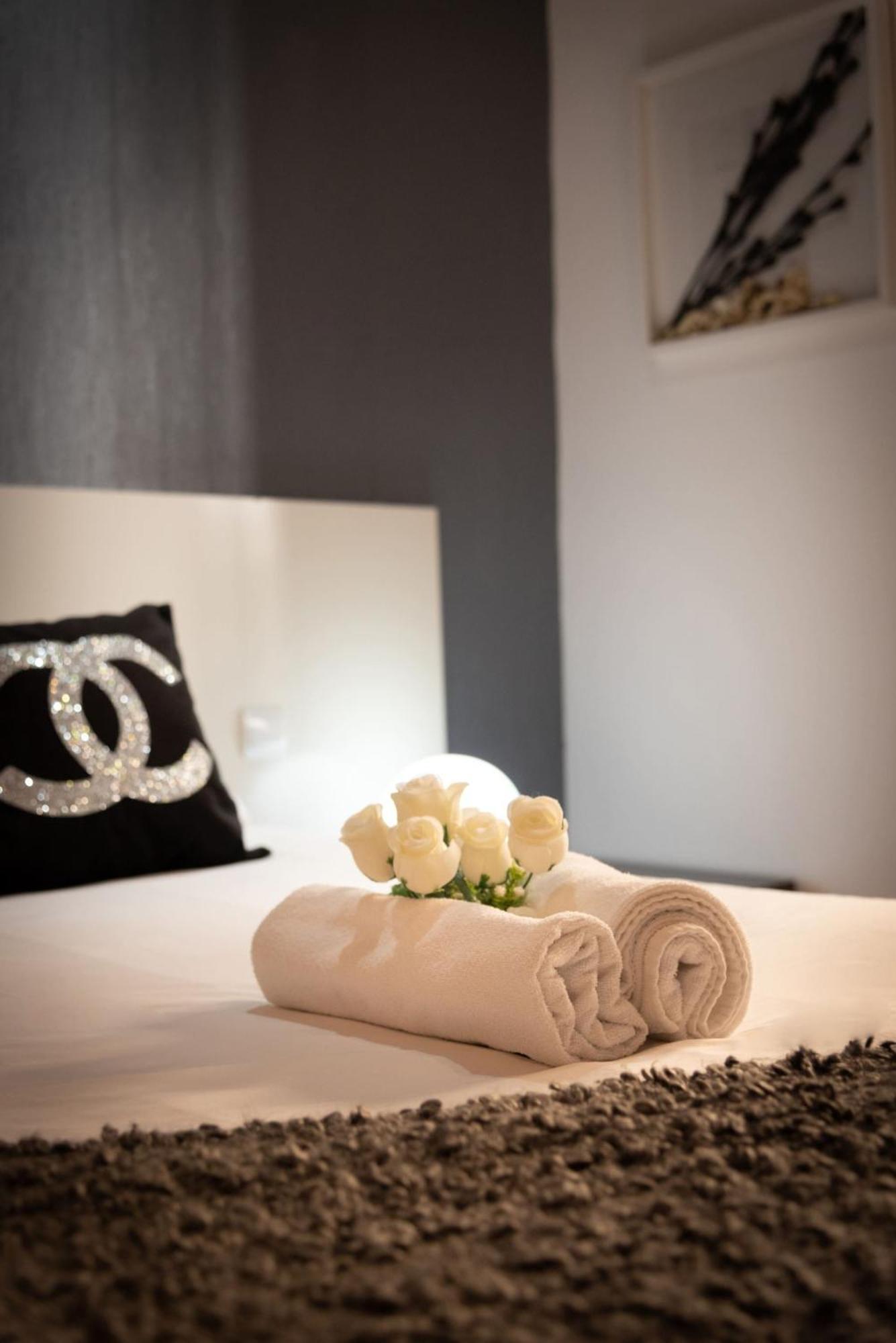 Apartamentos Day Madrid San Antonio Centro Gran Via Sol Malasana Buitenkant foto