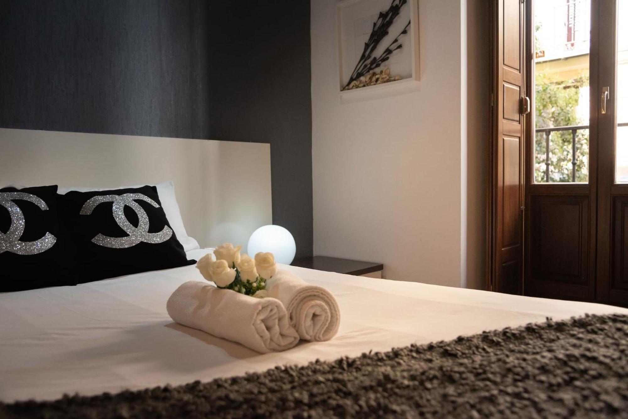 Apartamentos Day Madrid San Antonio Centro Gran Via Sol Malasana Buitenkant foto
