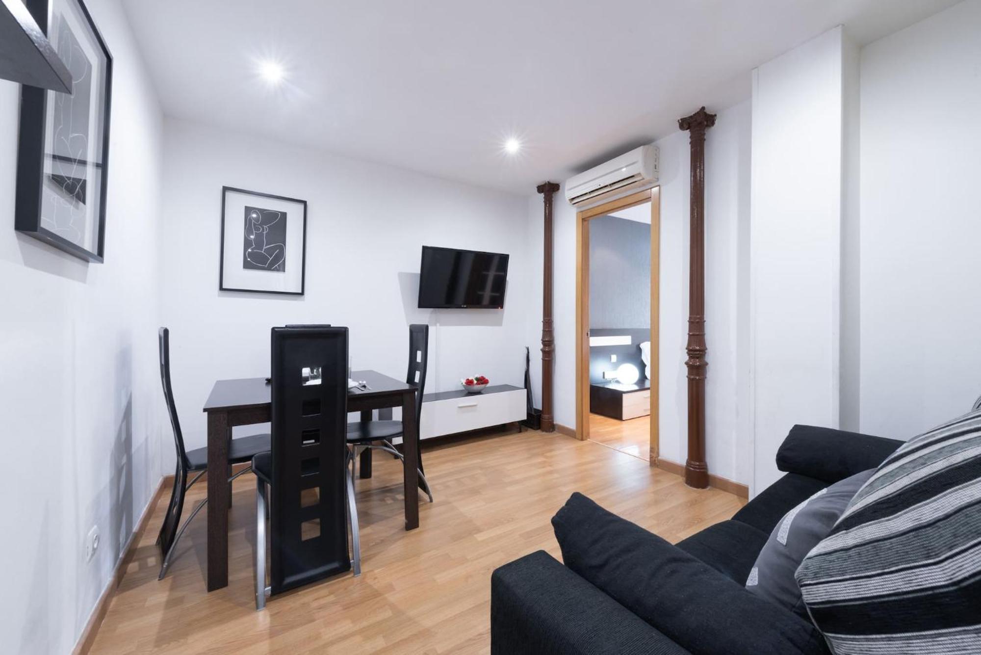 Apartamentos Day Madrid San Antonio Centro Gran Via Sol Malasana Buitenkant foto