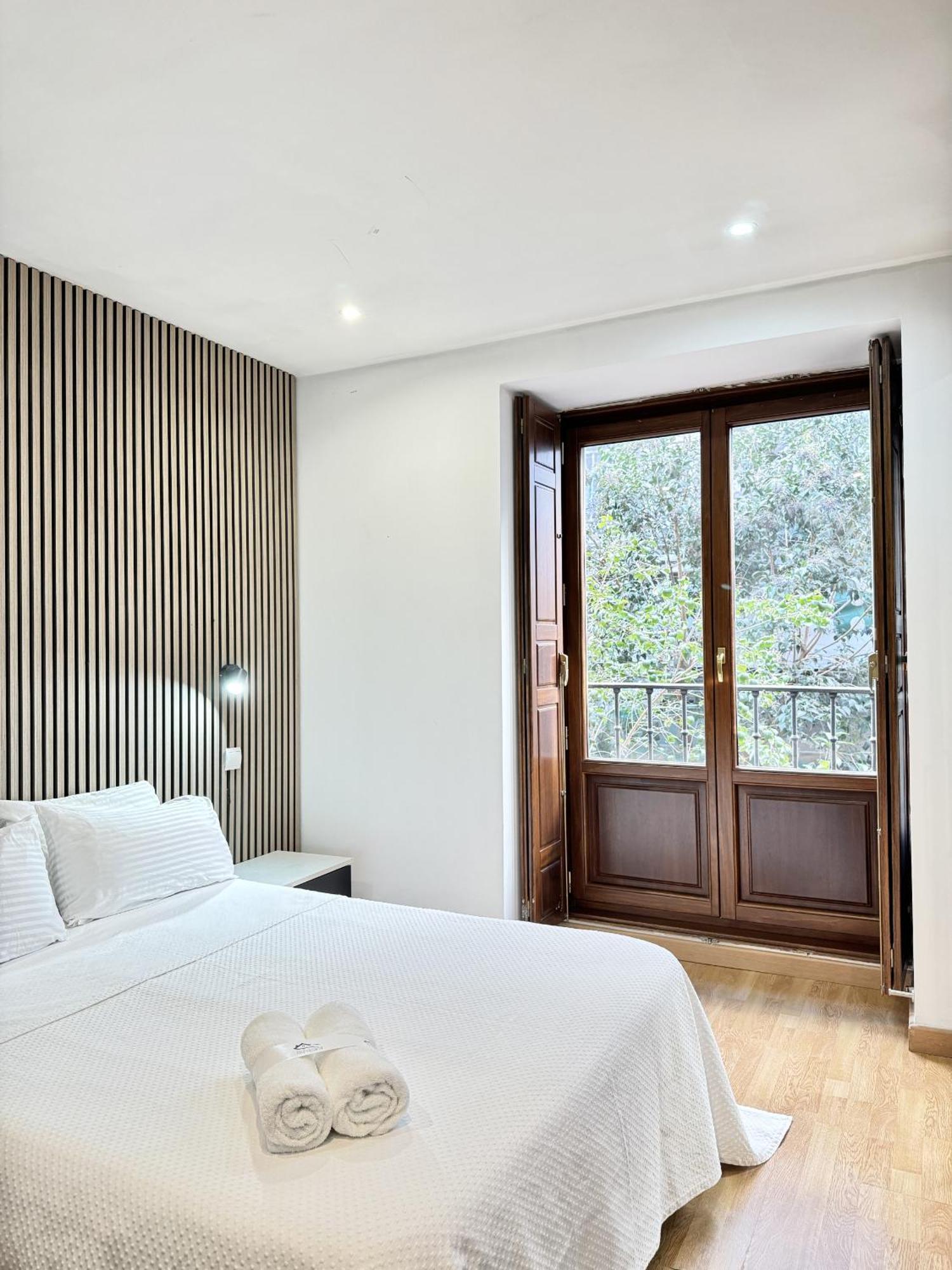 Apartamentos Day Madrid San Antonio Centro Gran Via Sol Malasana Buitenkant foto