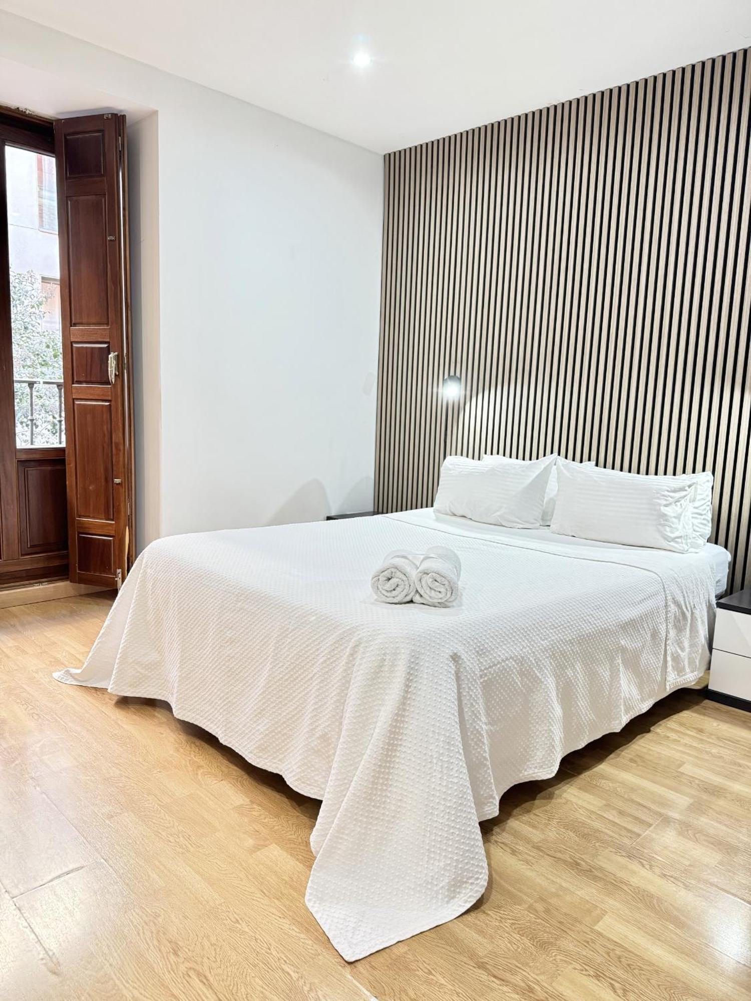Apartamentos Day Madrid San Antonio Centro Gran Via Sol Malasana Buitenkant foto